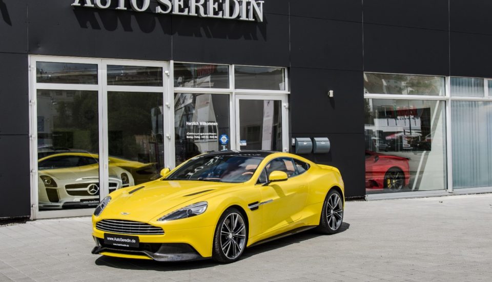 Aston Martin Vanquish V12
